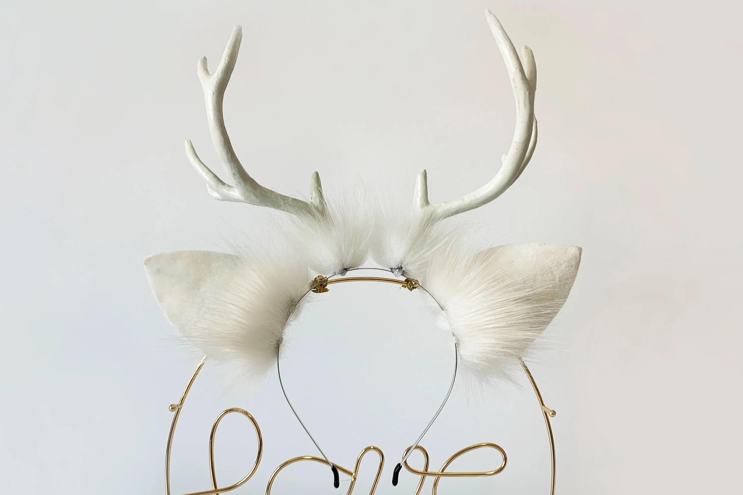 Sure! Heres an optimized title for the product:

Aliriga White Faux Fur Deer Ear and Tail Plug Set - Anime Cosplay Animal Deer Ears with Buttplug Tail for Pet Play - Perfect for Mature Cosplay and Roleplay Adventures