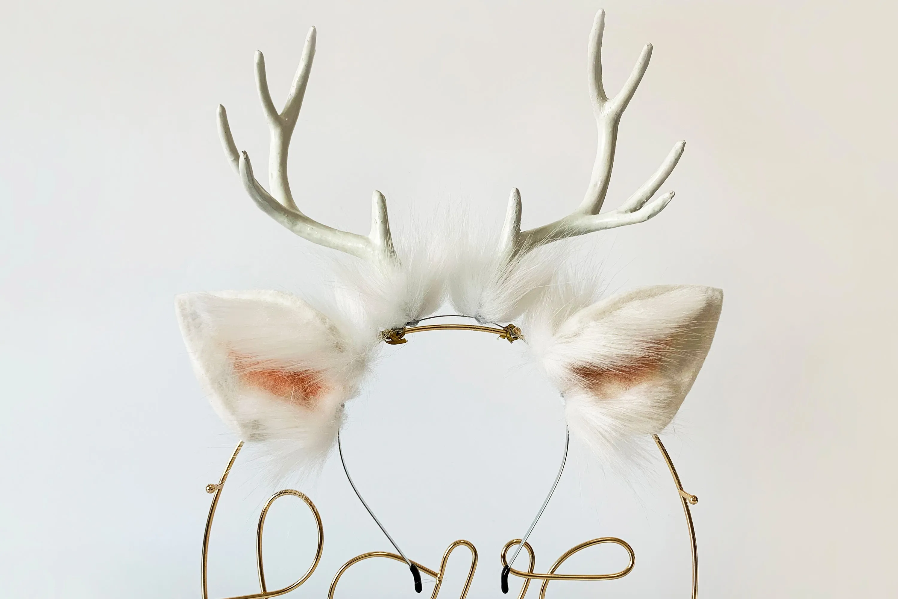 Sure! Heres an optimized title for the product:

Aliriga White Faux Fur Deer Ear and Tail Plug Set - Anime Cosplay Animal Deer Ears with Buttplug Tail for Pet Play - Perfect for Mature Cosplay and Roleplay Adventures